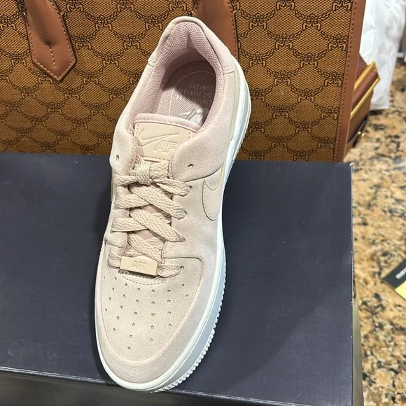 Air Force 1 sage low never worn in original box platform - Picture 4 of 4